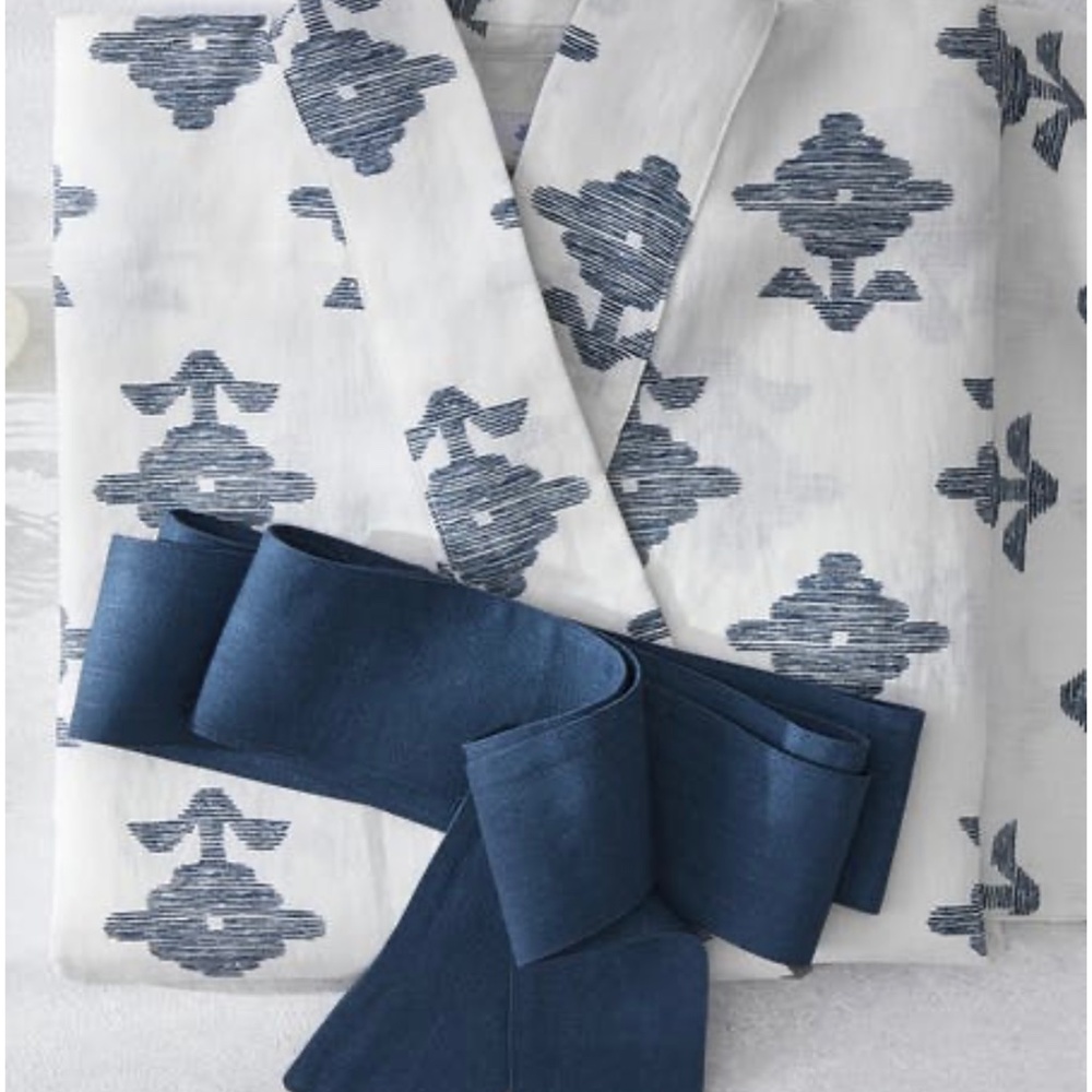 Matouk Schumacher Rubia Linen Robe